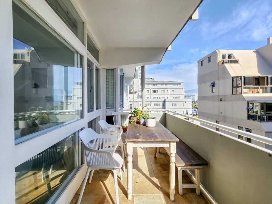 To Let 1 Bedroom Property for Rent in Sea Point Western Cape